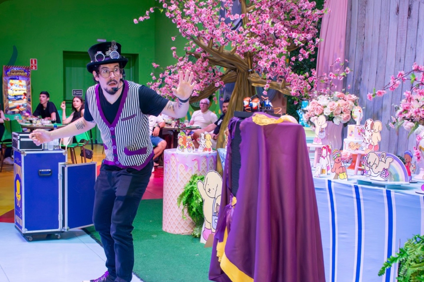 Zatarin em ação durante uma festa infantil